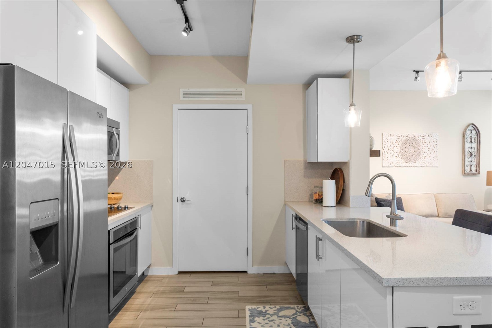 999 Sw 1st Ave 2015 Property Photo 8
