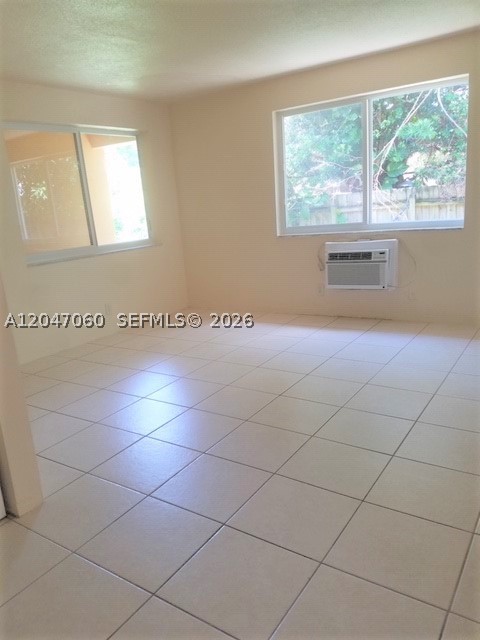 2230 Madison St 14 Property Photo 7
