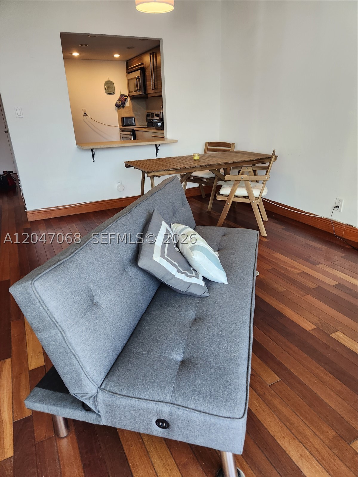 5401 Collins Ave 1110 Property Photo 6