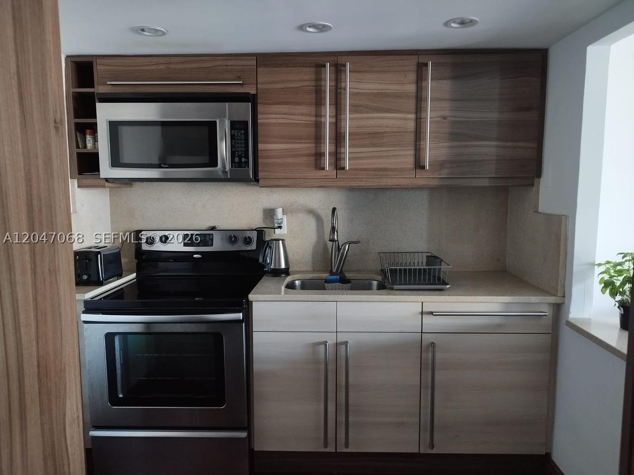 5401 Collins Ave 1110 Property Photo 10