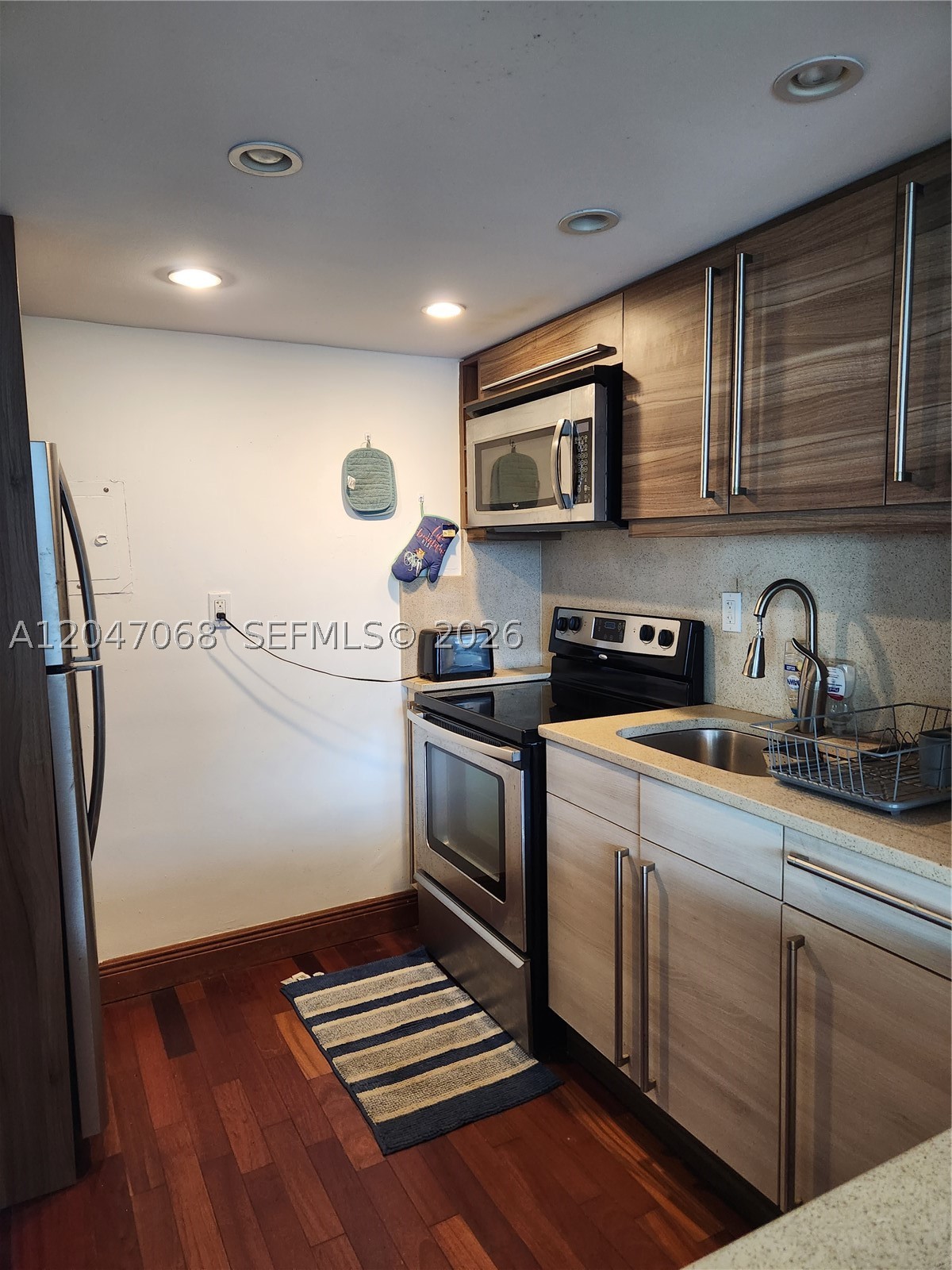 5401 Collins Ave 1110 Property Photo 11