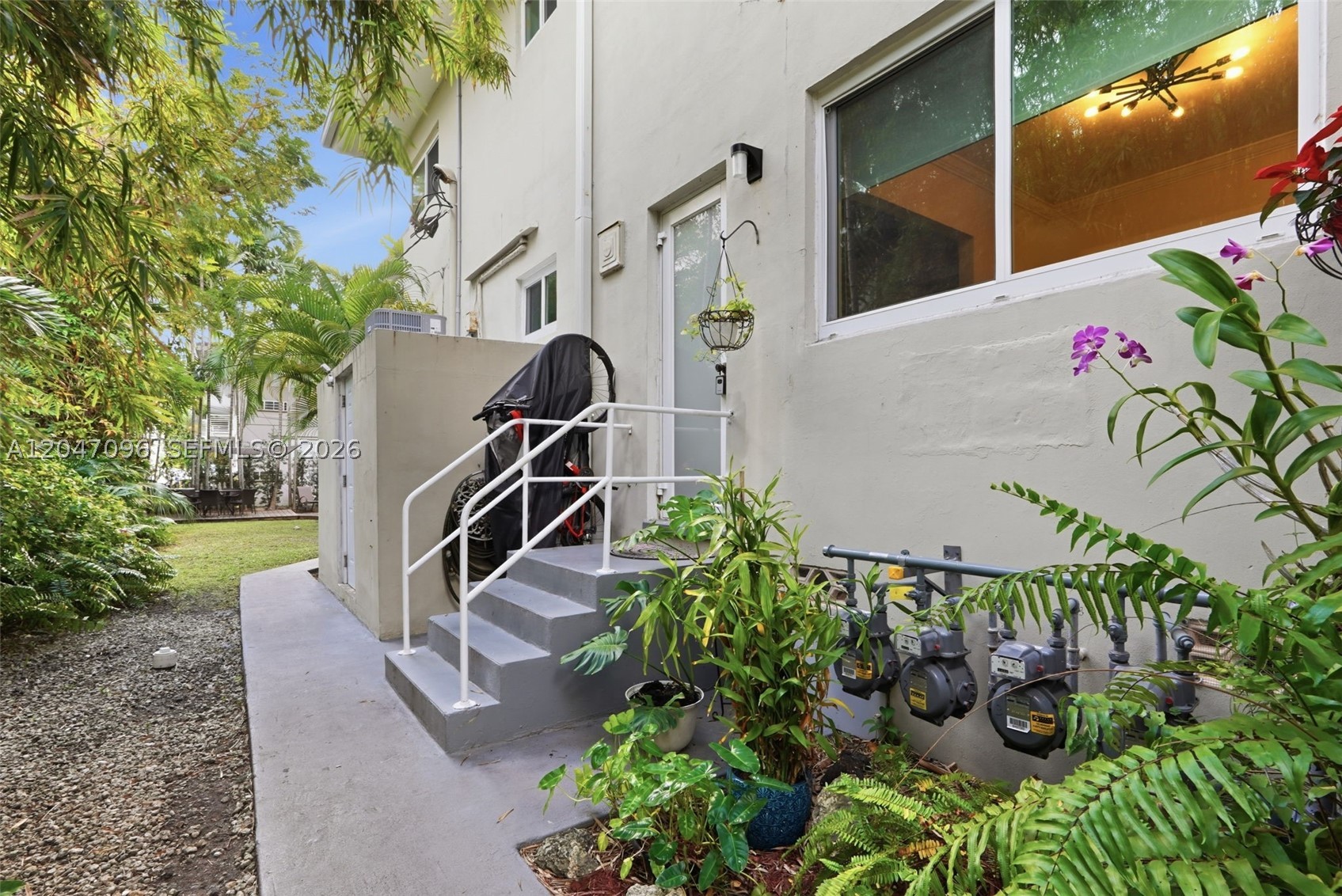 9881 W Bay Harbor Dr 2 Property Photo 4