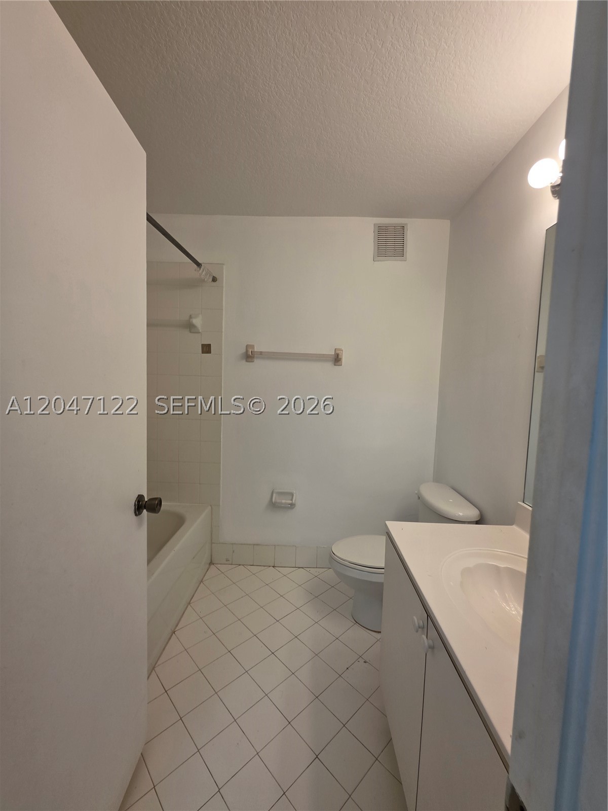 3398 Ne 9th Dr 204 Property Photo 11