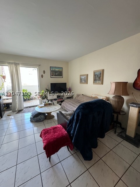 2000 Biarritz Dr 404