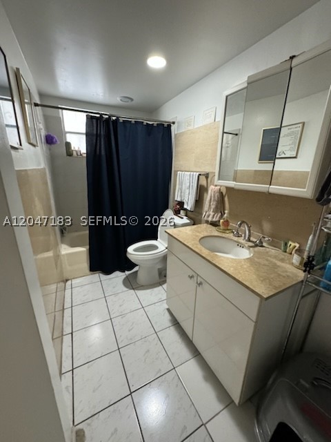 2000 Biarritz Dr 404 Property Photo 5