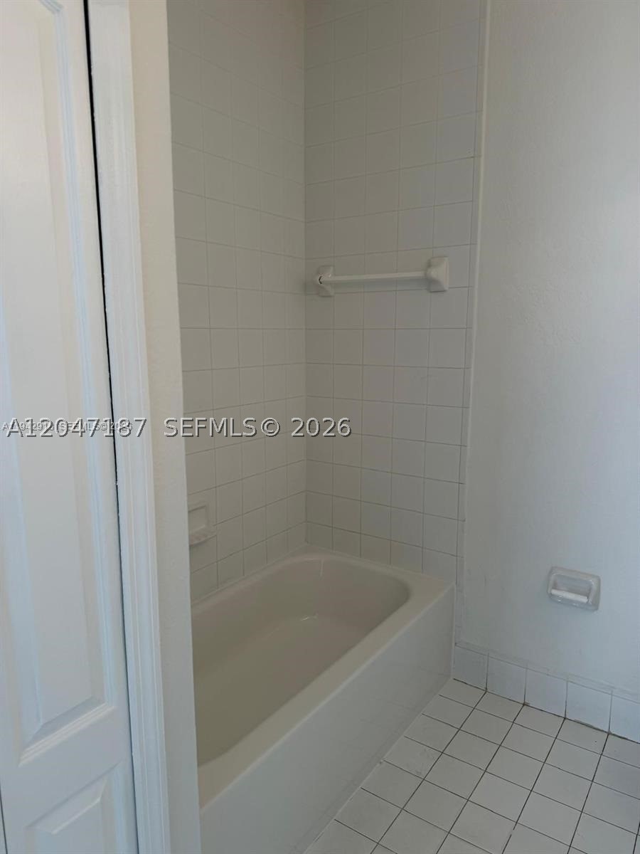 1656 Se 29th Ct 100 Property Photo 2