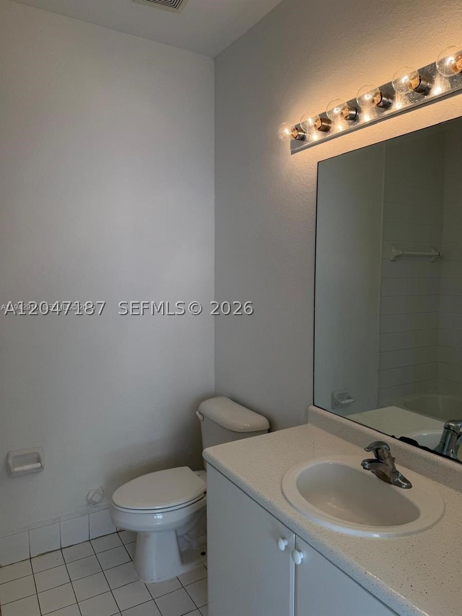 1656 Se 29th Ct 100 Property Photo 3