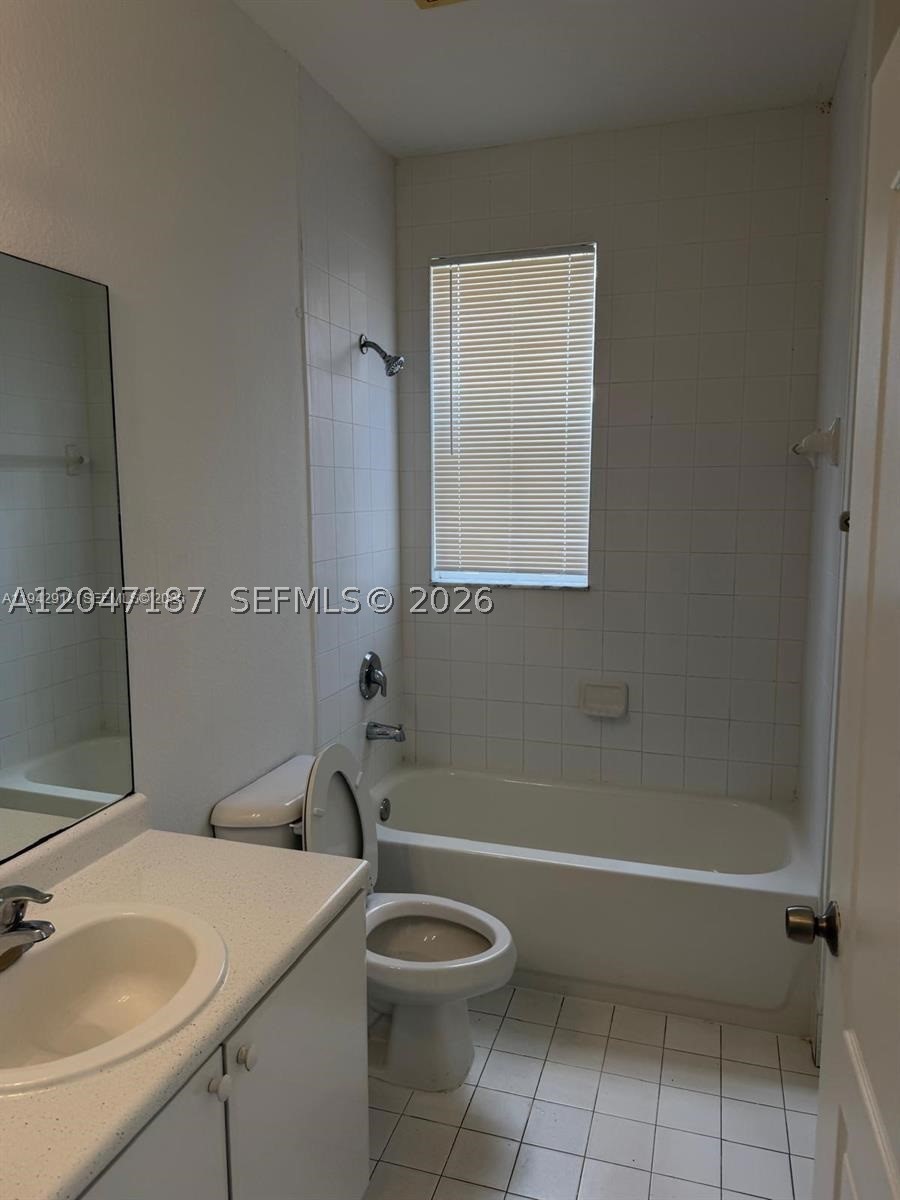 1656 Se 29th Ct 100 Property Photo 9