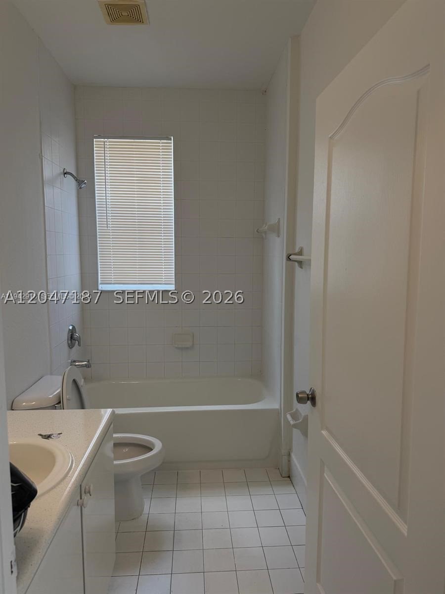 1656 Se 29th Ct 100 Property Photo 10