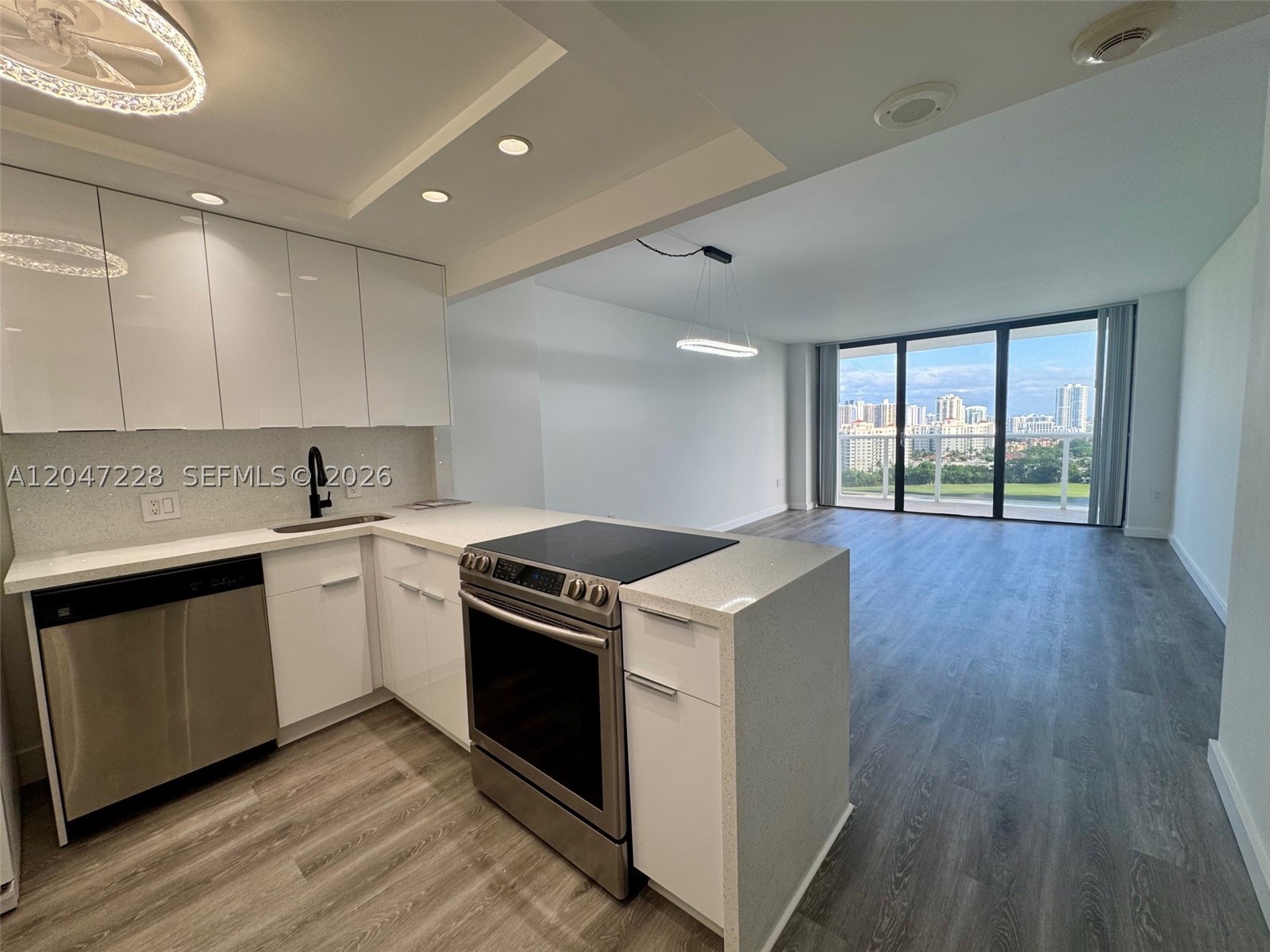 3675 N Country Club Dr 2007 Property Photo 10