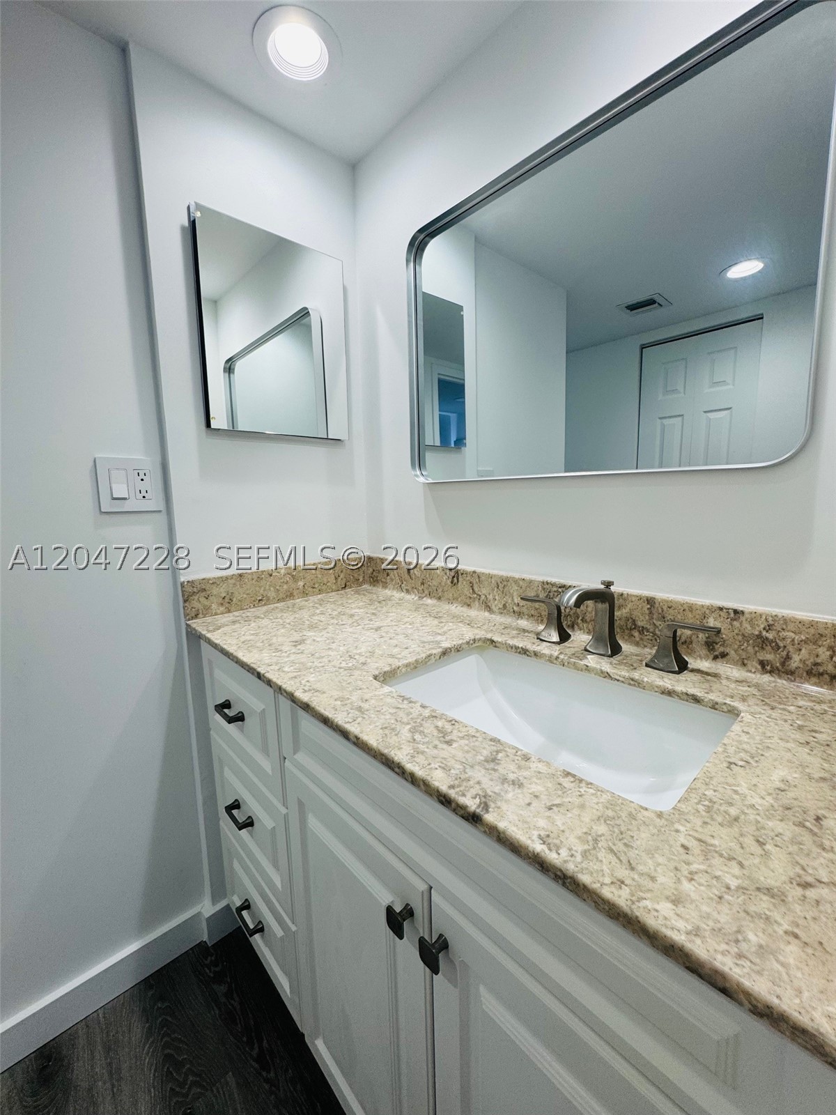 3675 N Country Club Dr 2007 Property Photo 20