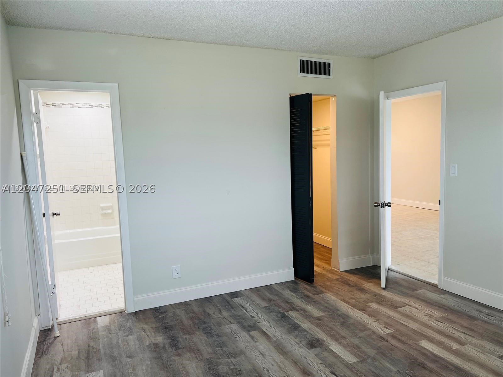 8025 S Colony Cir S 210 Property Photo 6