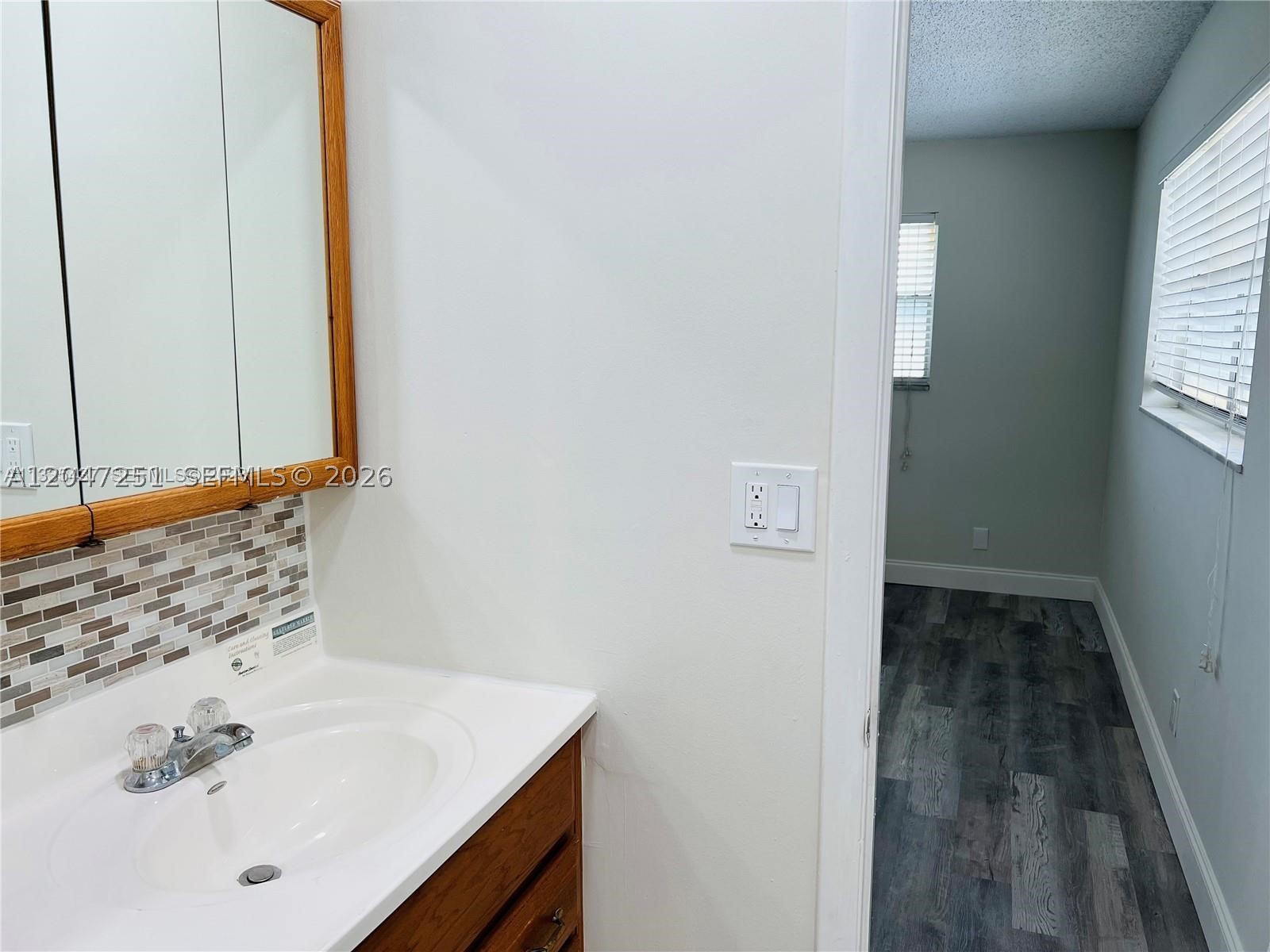 8025 S Colony Cir S 210 Property Photo 8