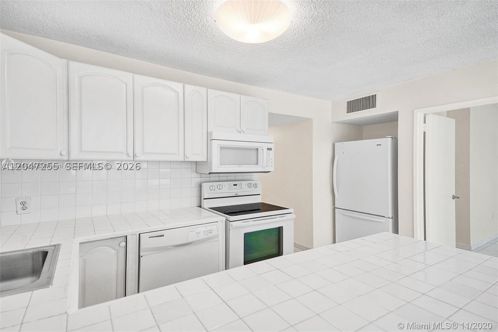 1228 West Ave 613 Property Photo 6