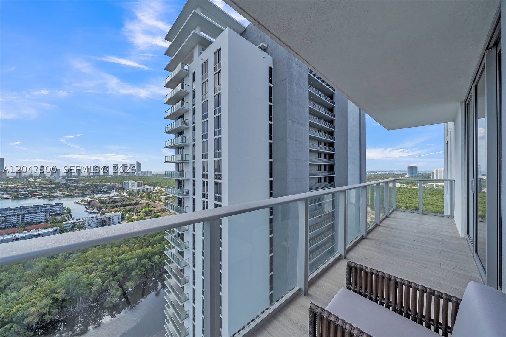 16385 Biscayne Blvd 2707 Property Photo 4