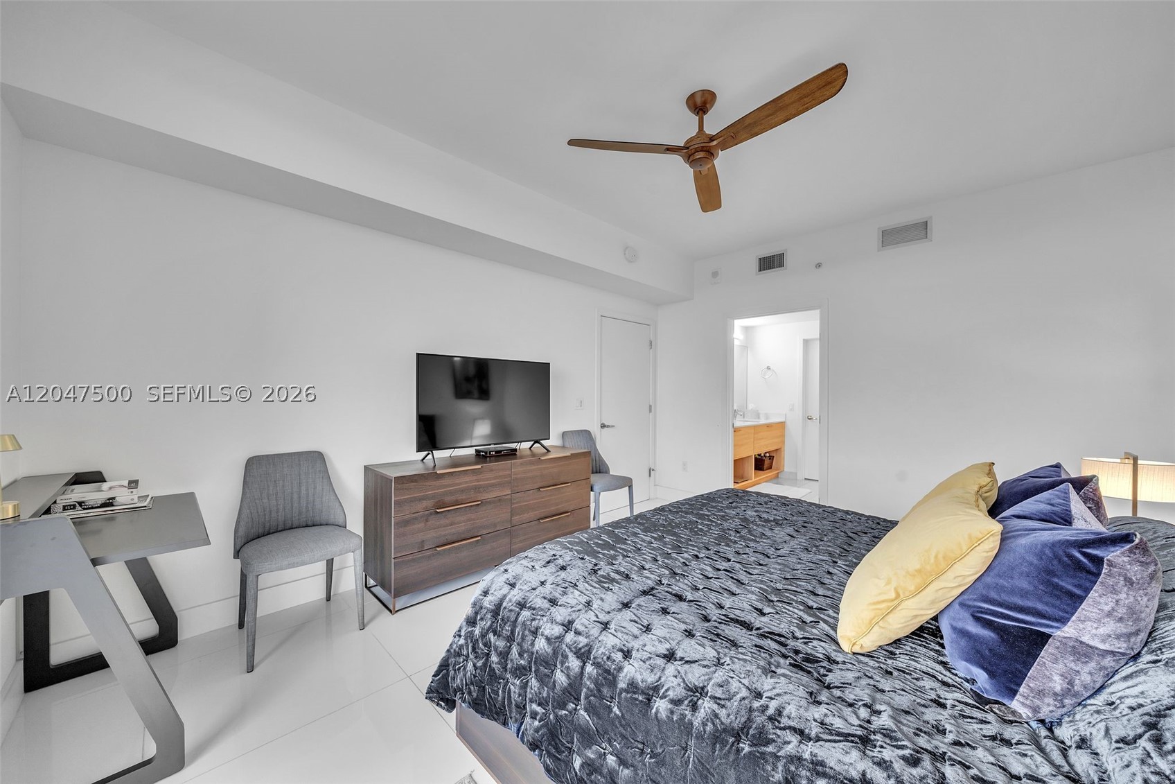 16385 Biscayne Blvd 2707 Property Photo 29