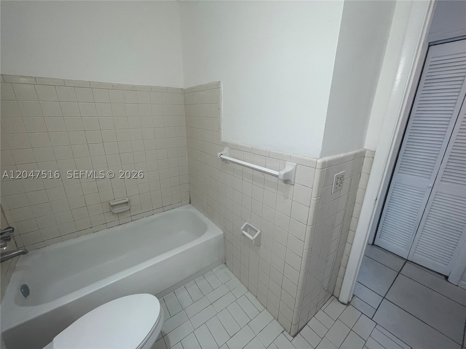 5200 Nw 16th St 1 Property Photo 12