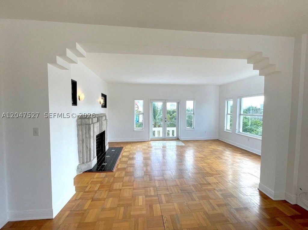 4035 N Meridian Ave PH Property Photo 1