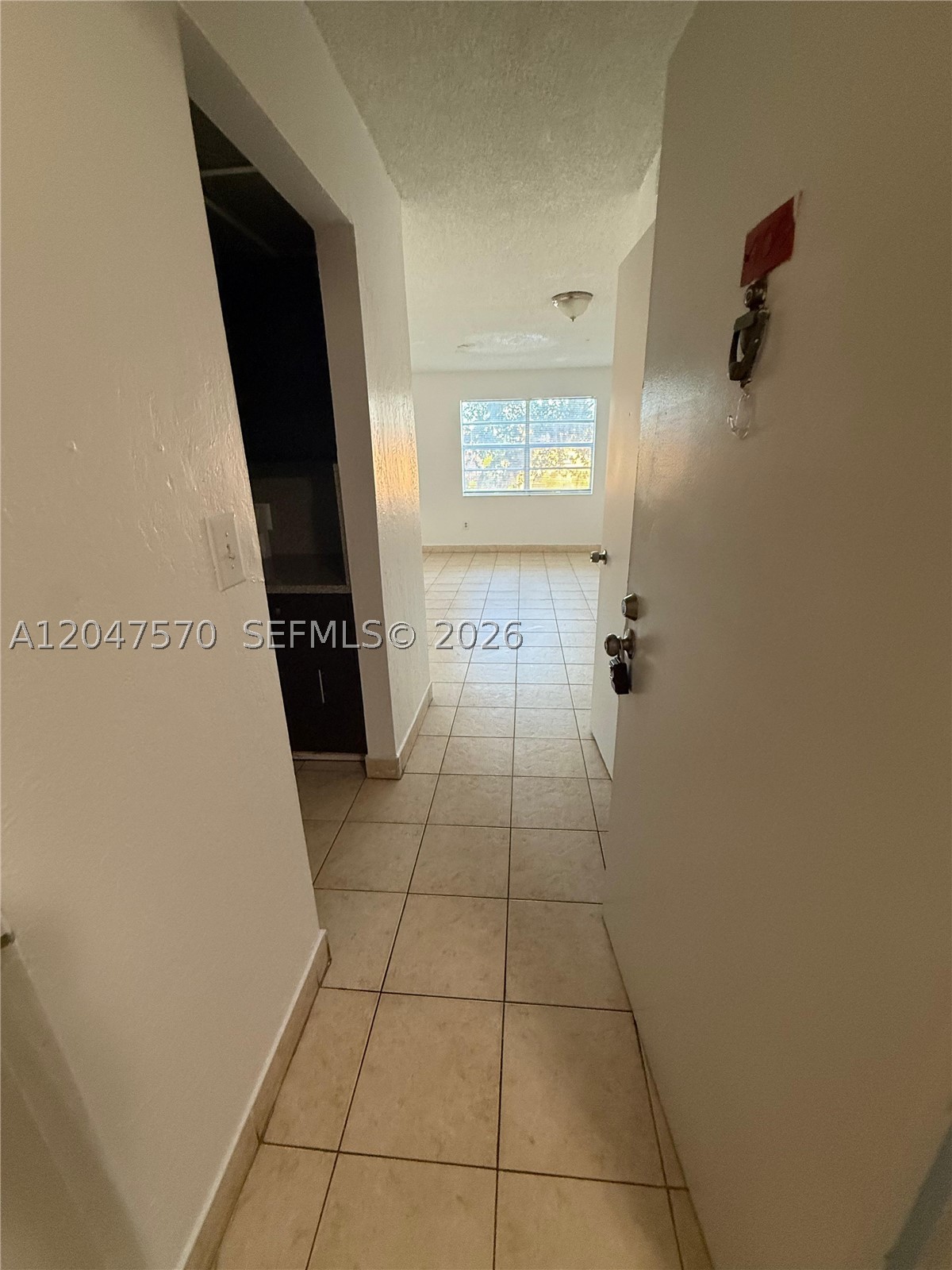 1305 W 53rd St 406 Property Photo 1