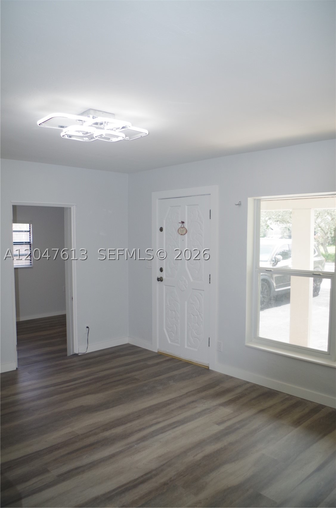 5465 N Andrews Ave Property Photo 3