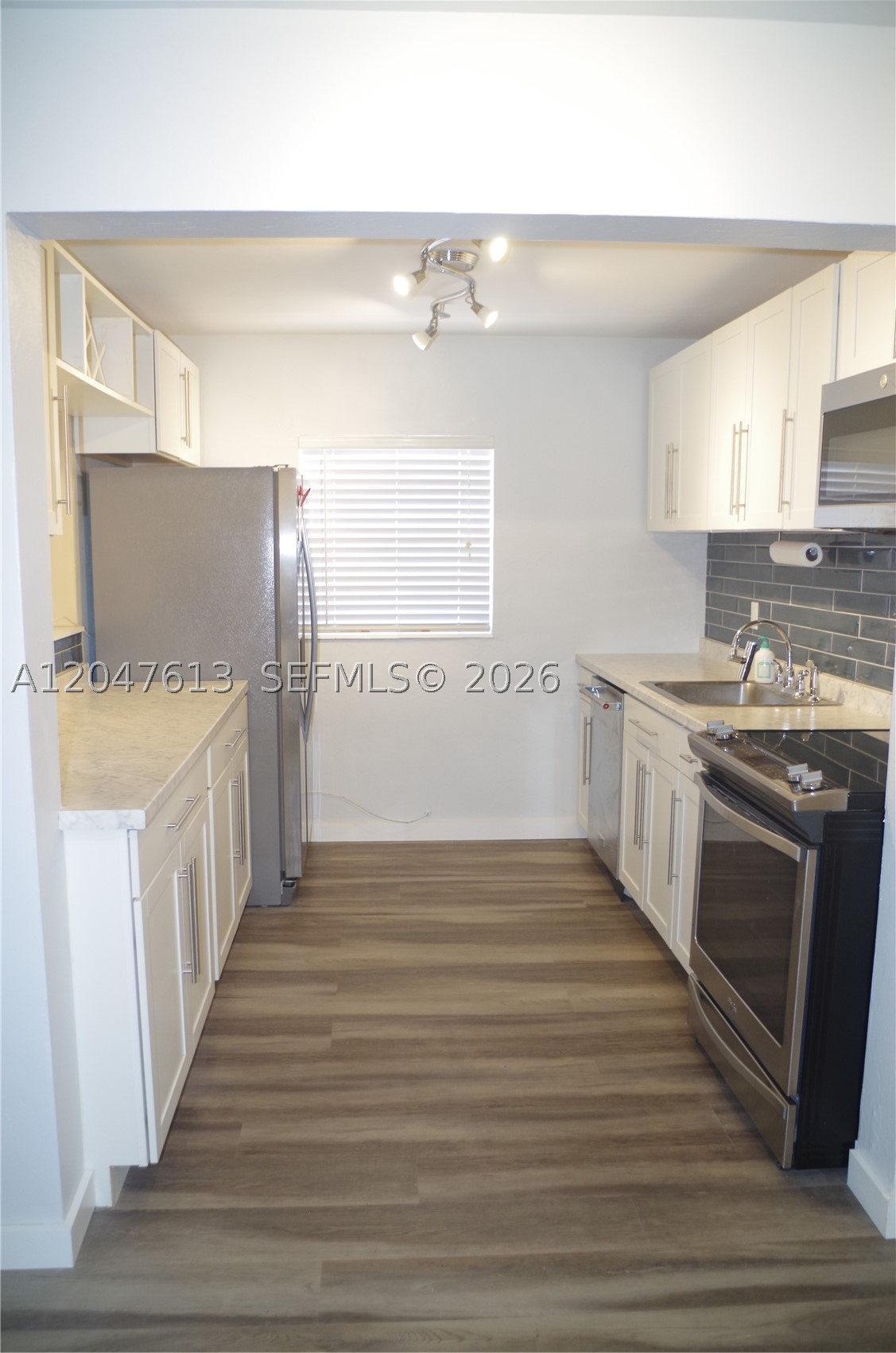 5465 N Andrews Ave Property Photo 7