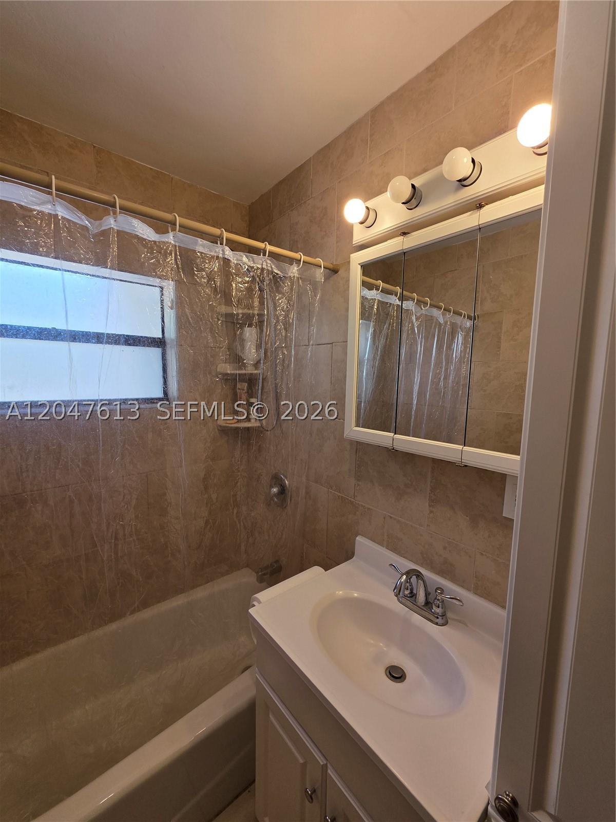 5465 N Andrews Ave Property Photo 12