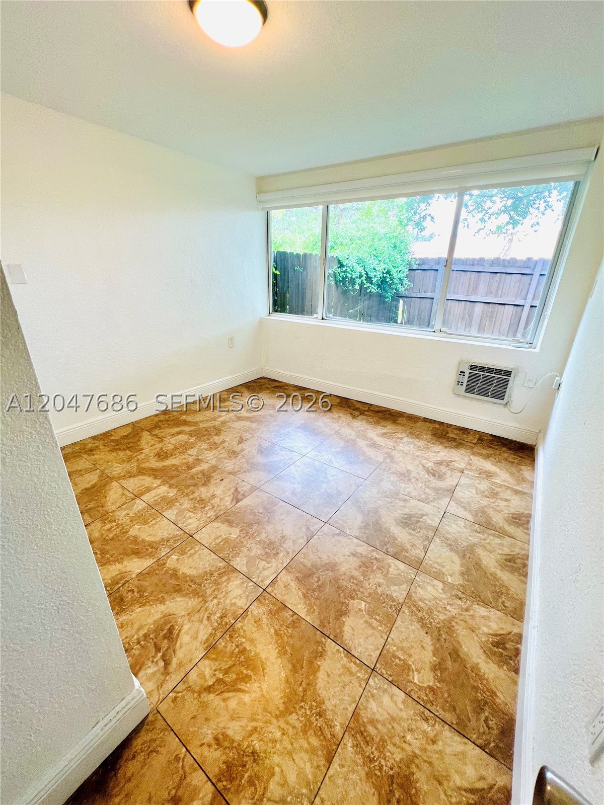 410 Pinecrest Dr 1 Property Photo 6
