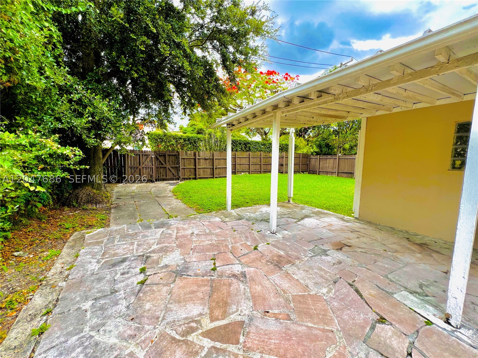 410 Pinecrest Dr 1 Property Photo 9