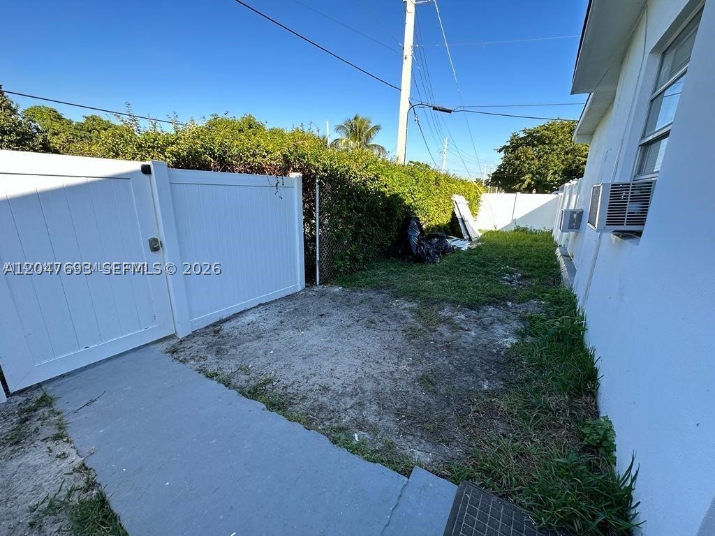 301 9th St 1 Property Photo 3