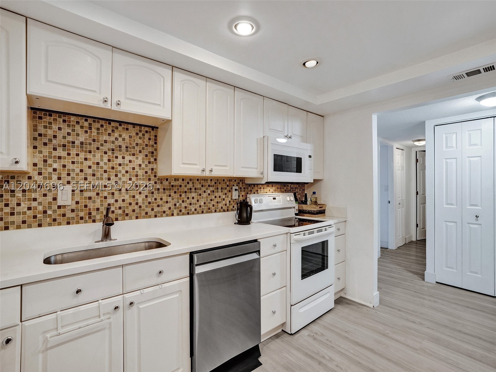 800 Parkview Dr 131 Property Photo 10