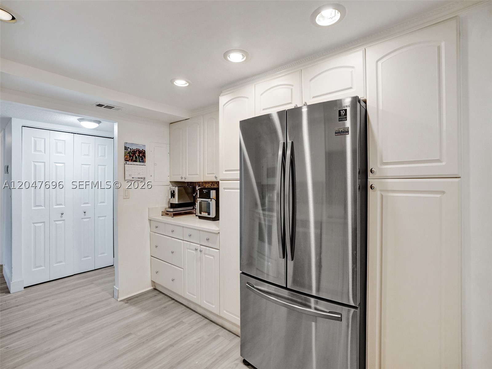 800 Parkview Dr 131 Property Photo 12