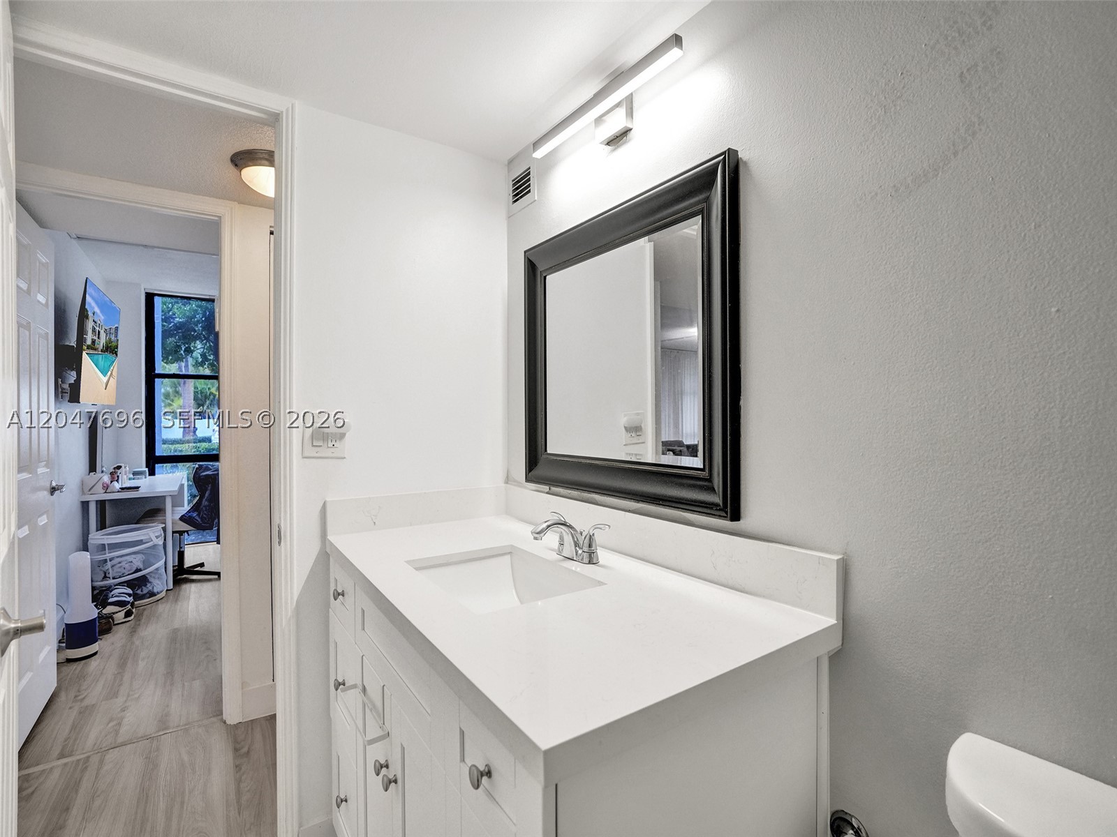 800 Parkview Dr 131 Property Photo 22