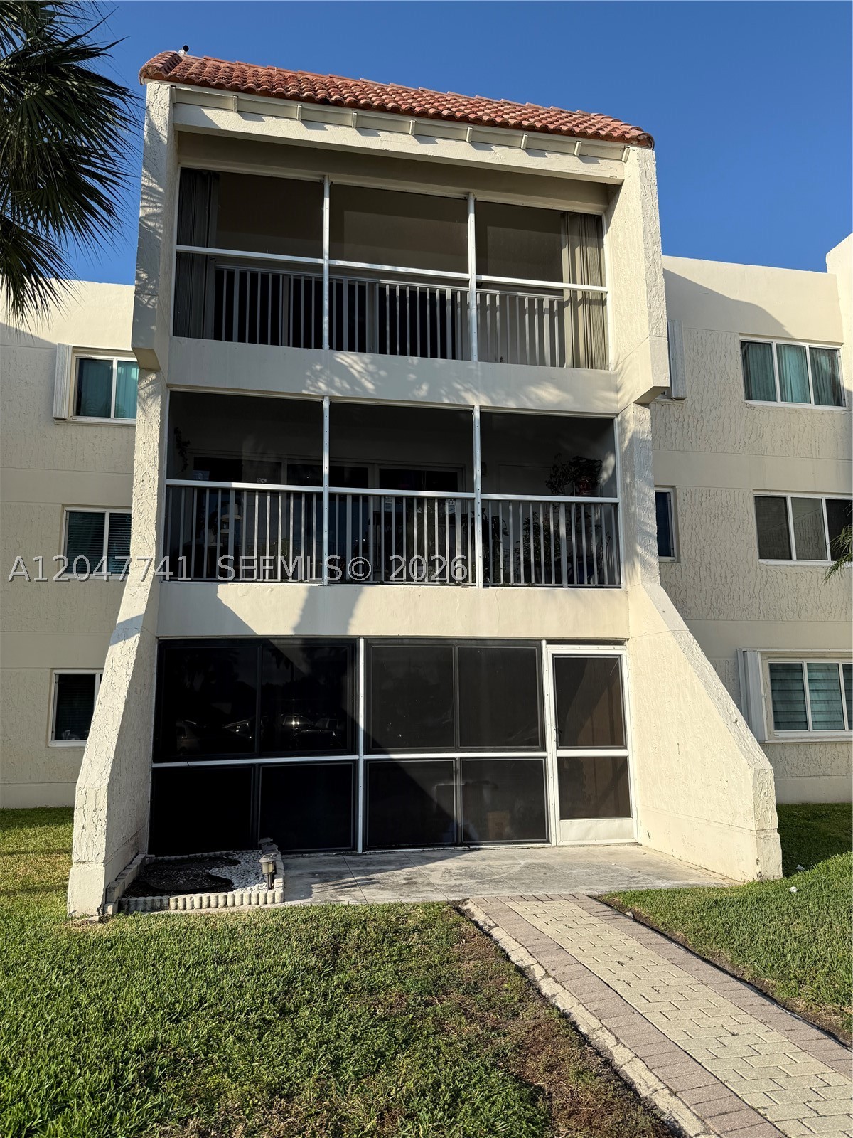 120 Lakeview Dr 114 Property Photo 1