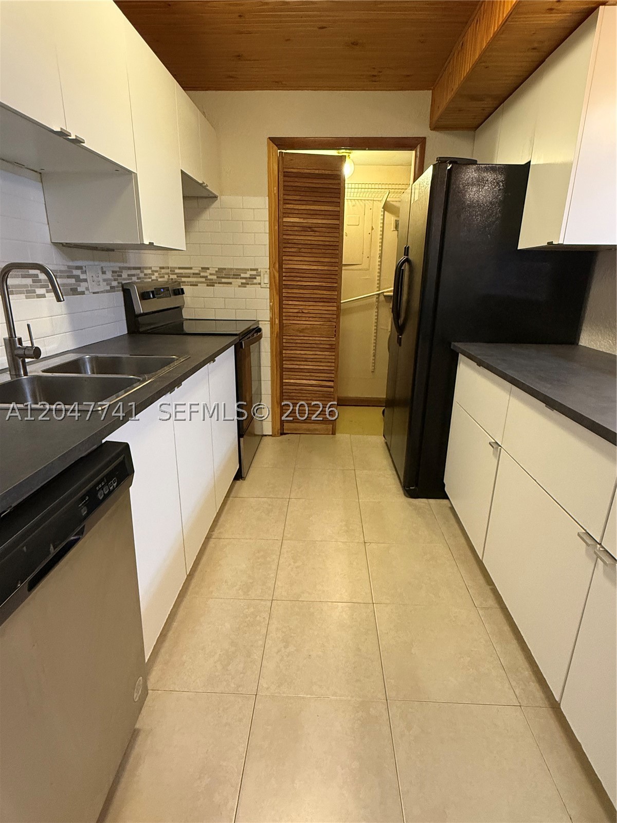 120 Lakeview Dr 114 Property Photo 3