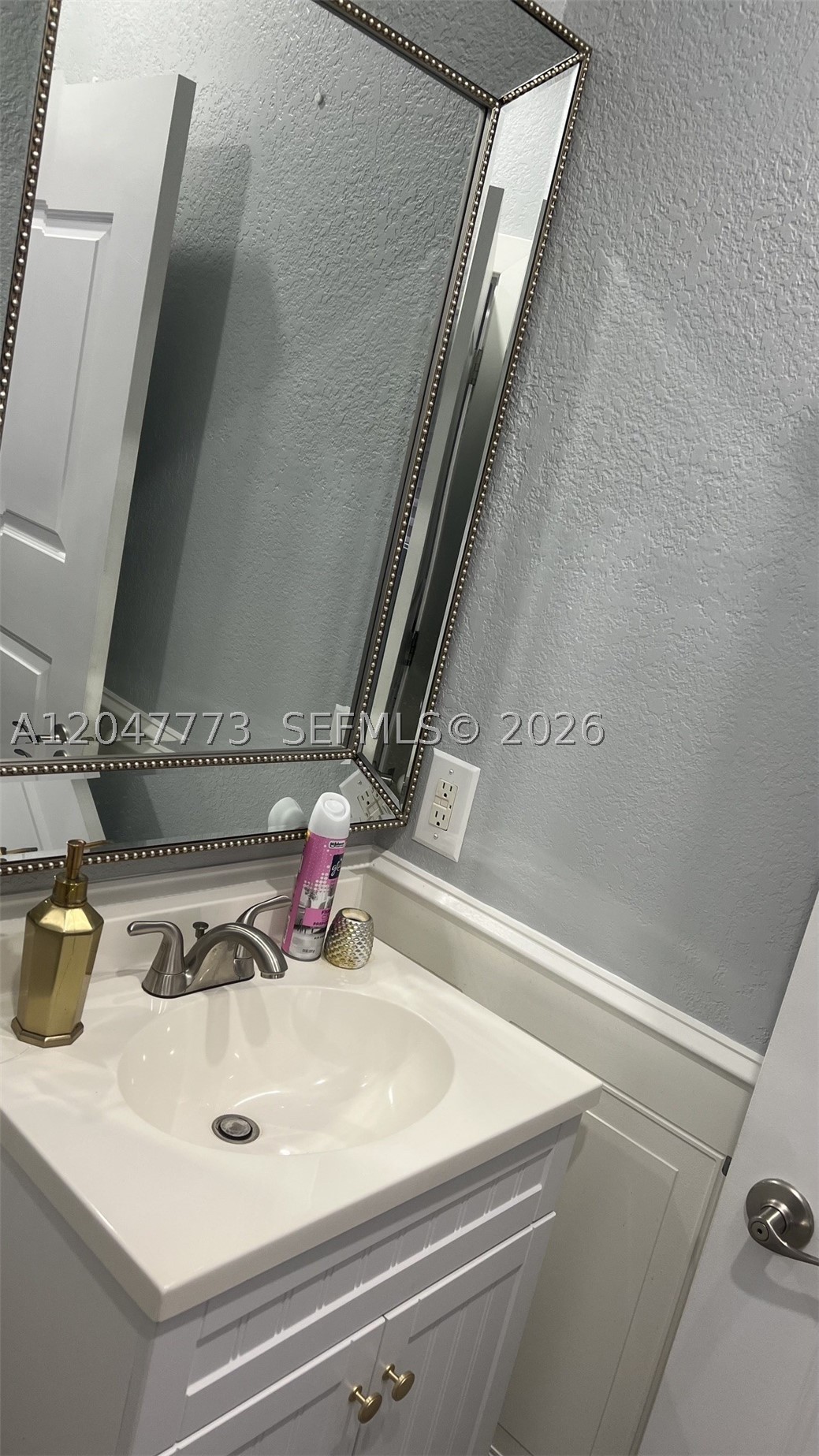 2535 Ne 41st Ave Property Photo 13
