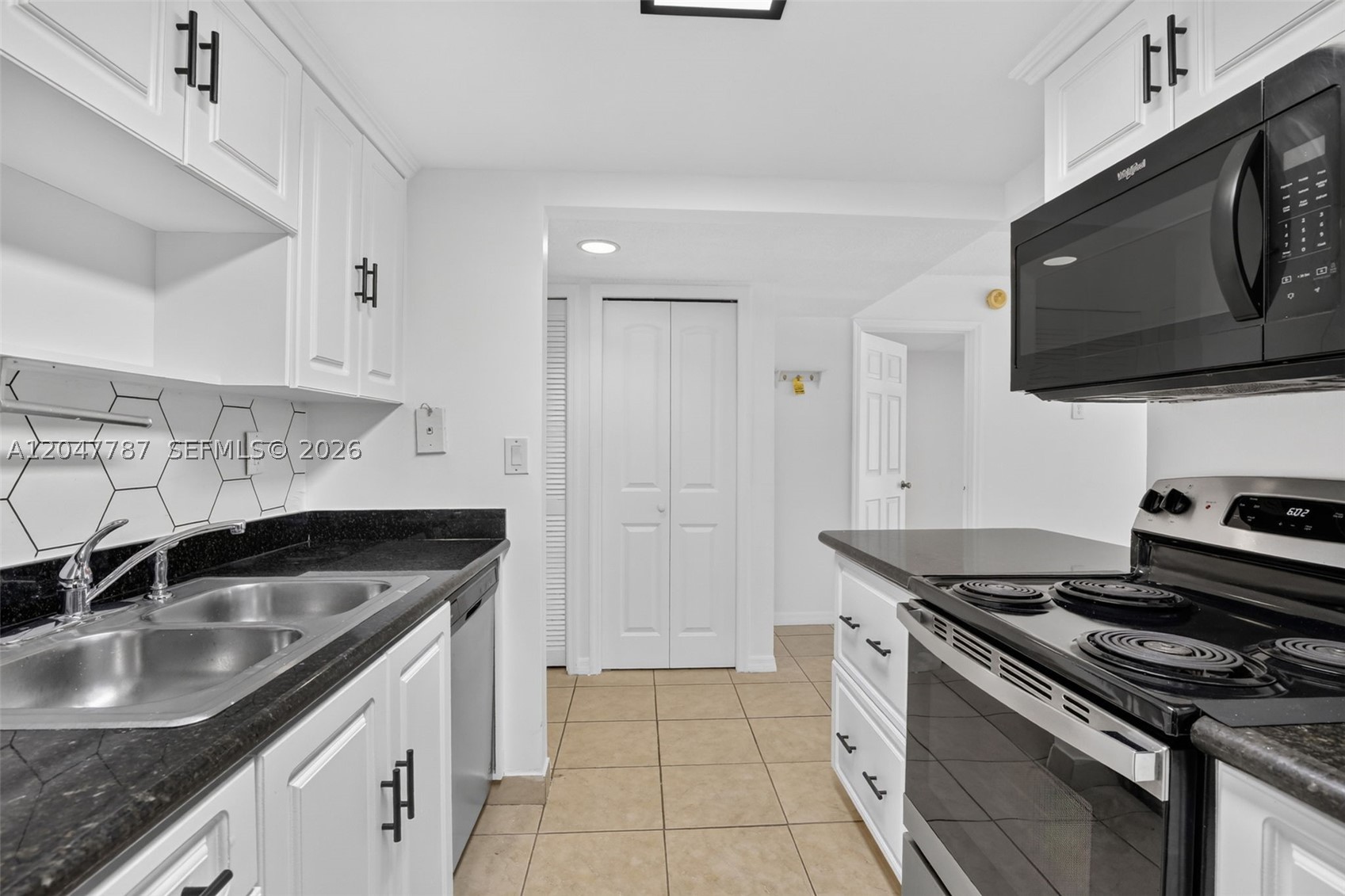 220 Lakeview Dr 210 Property Photo 11
