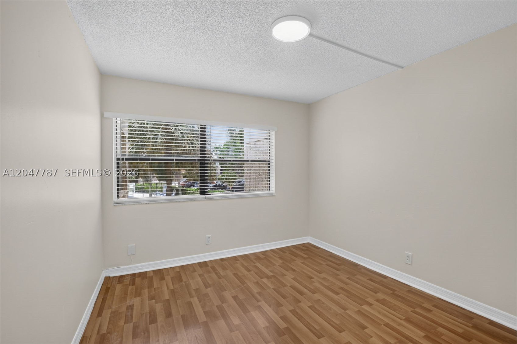 220 Lakeview Dr 210 Property Photo 26