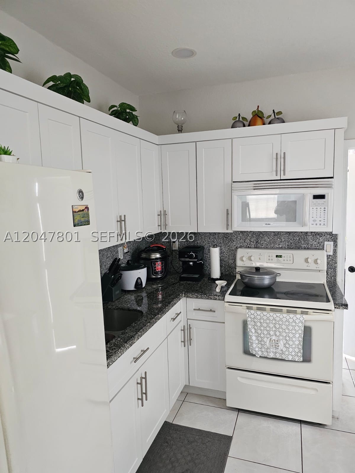 7565 N Augusta Dr 7567 Property Photo 4