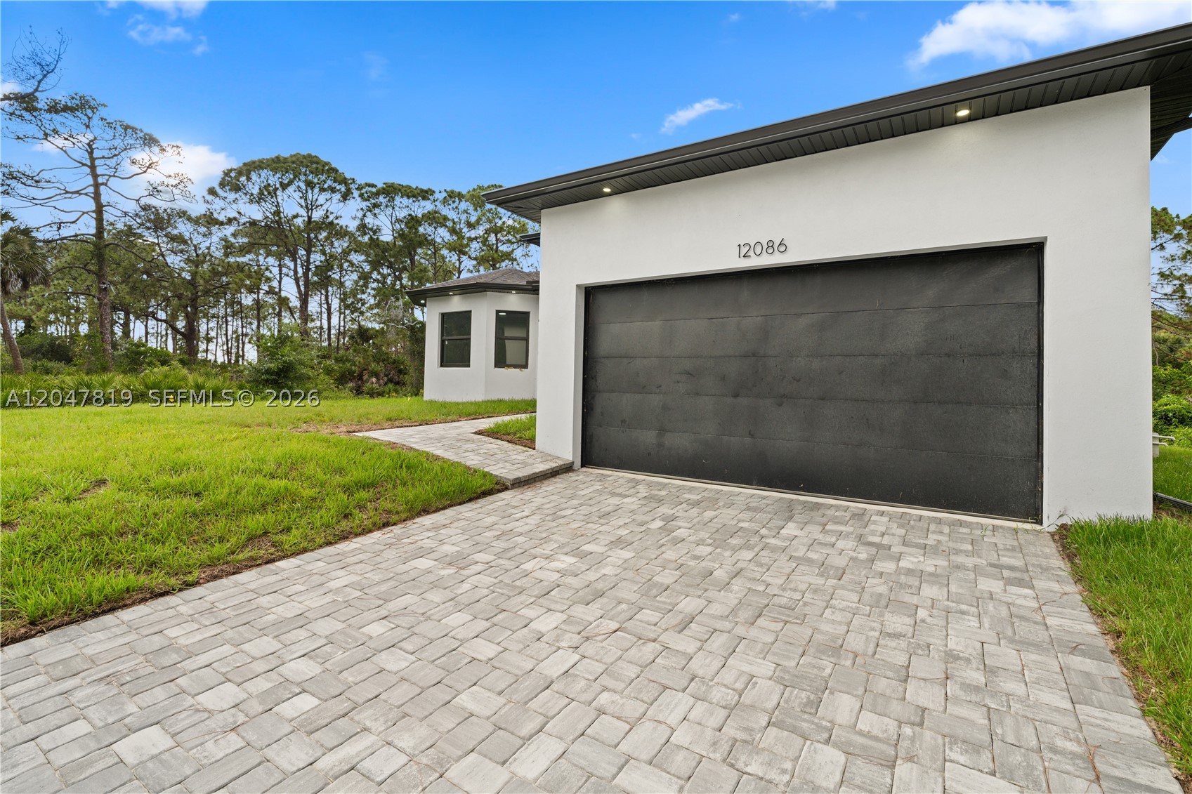 12086 Chamberlain Blvd Property Photo 4