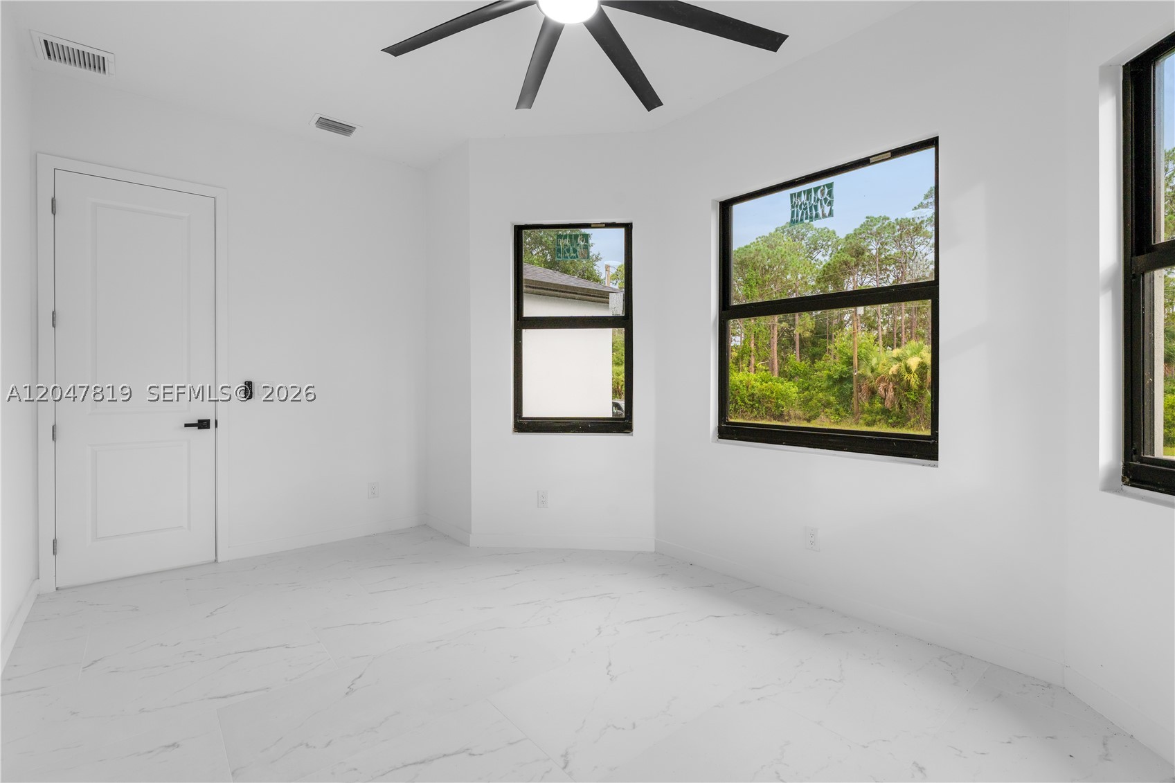 12086 Chamberlain Blvd Property Photo 8
