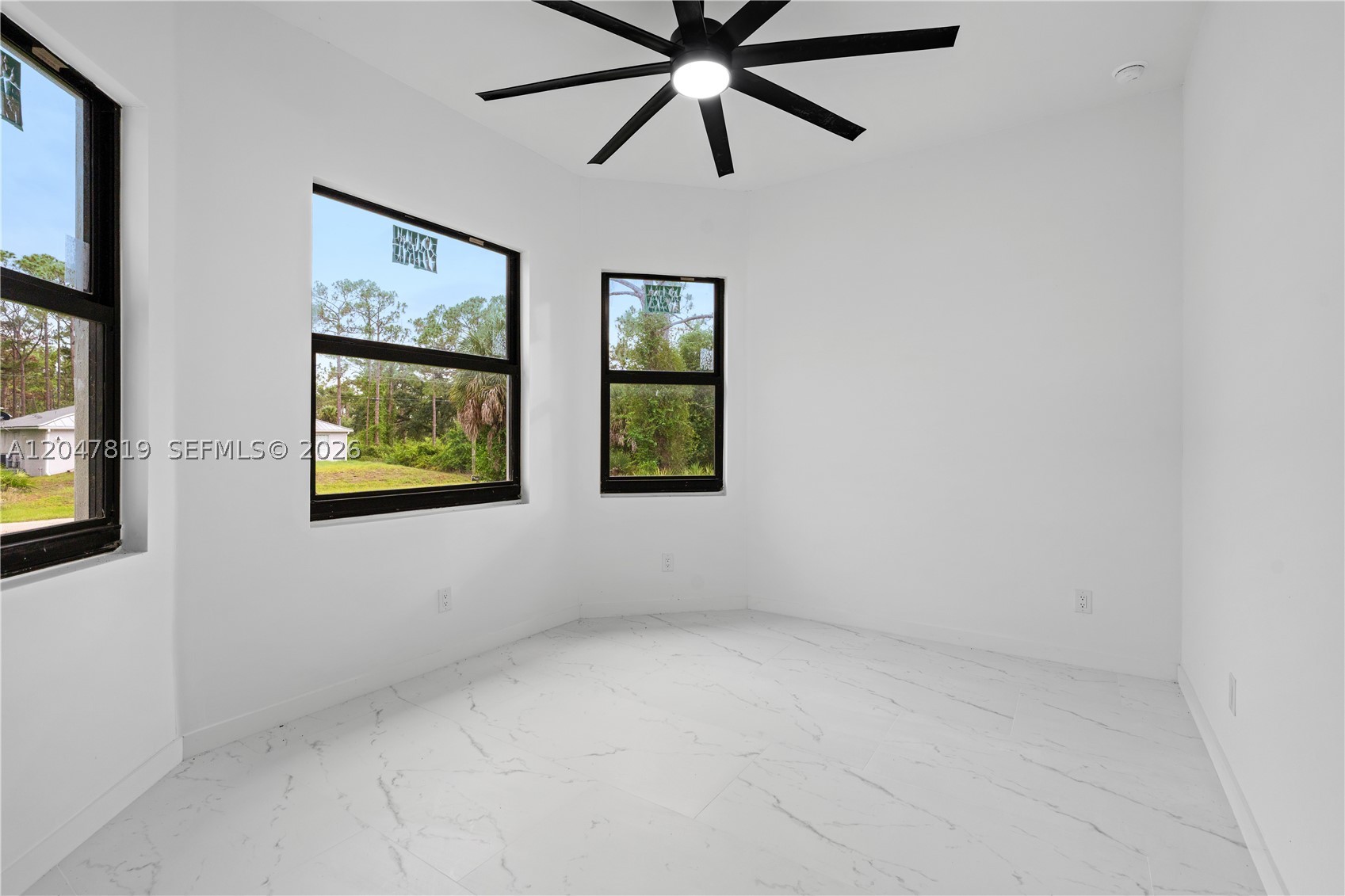 12086 Chamberlain Blvd Property Photo 9