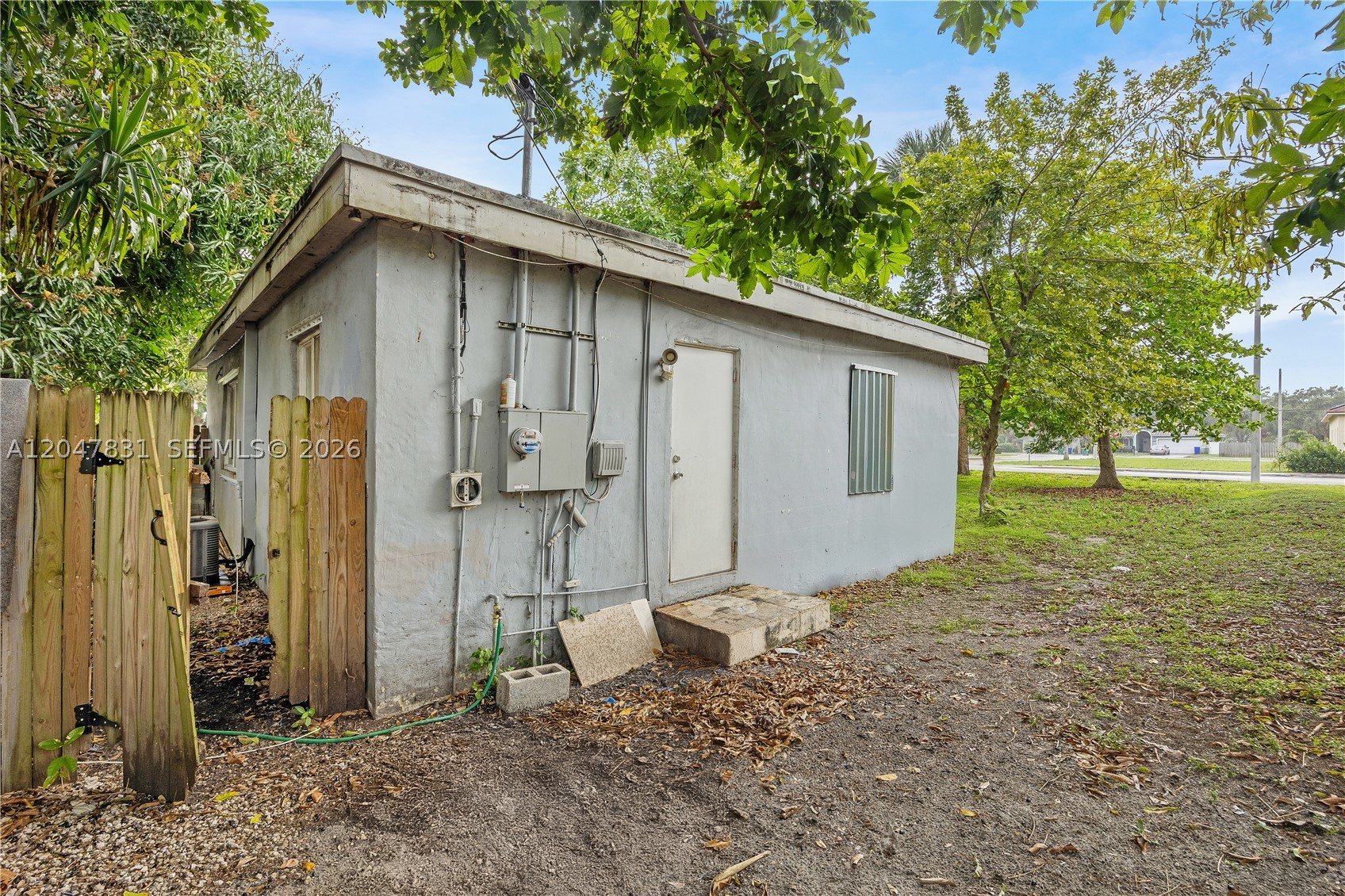 2901 Nw 9th Ct Property Photo 3