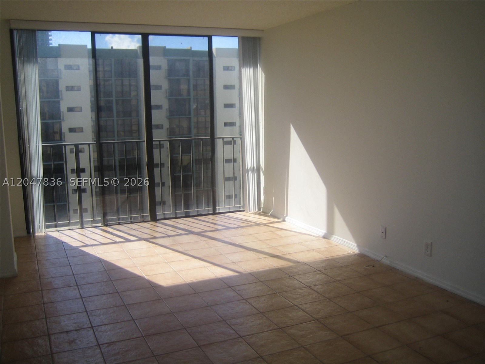 17011 N Bay Rd 816 Property Photo 4