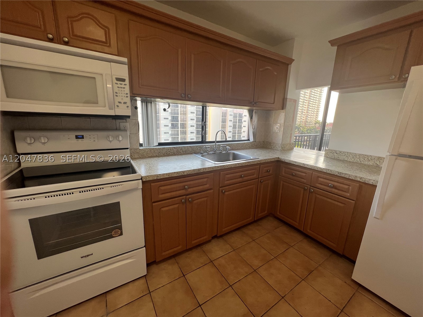 17011 N Bay Rd 816 Property Photo 7