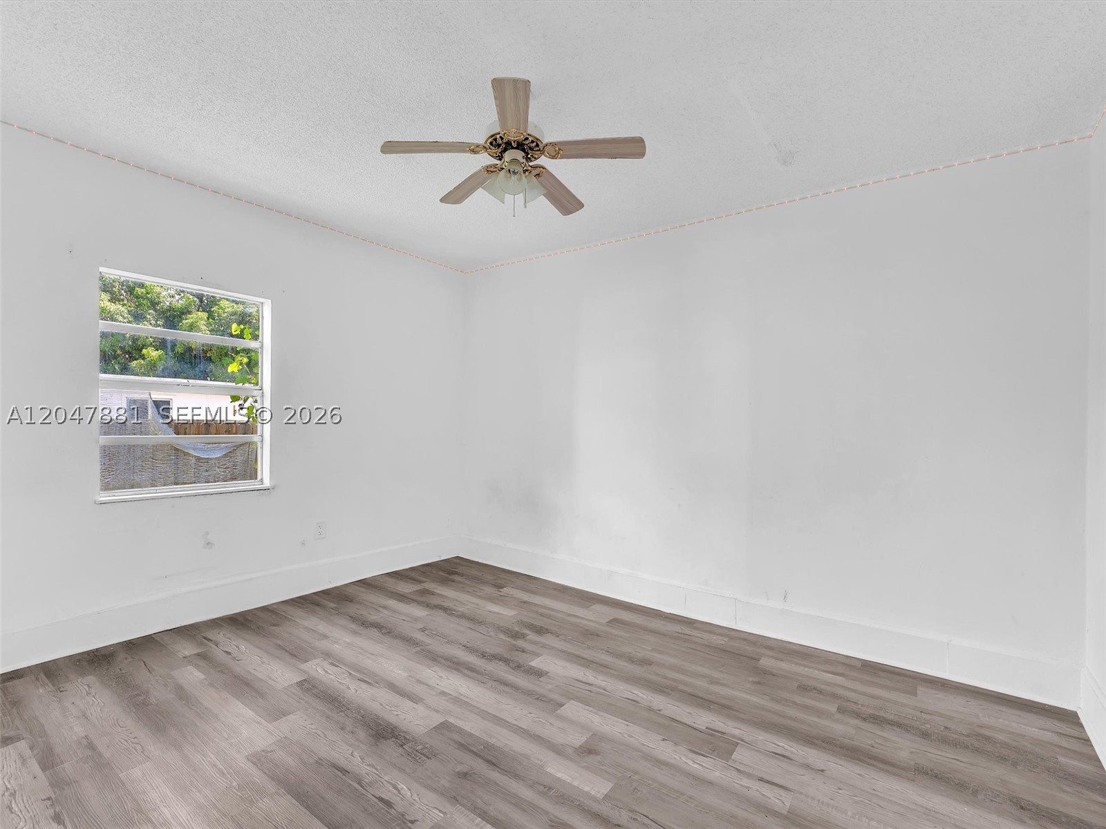 1932 Dewey St Property Photo 21