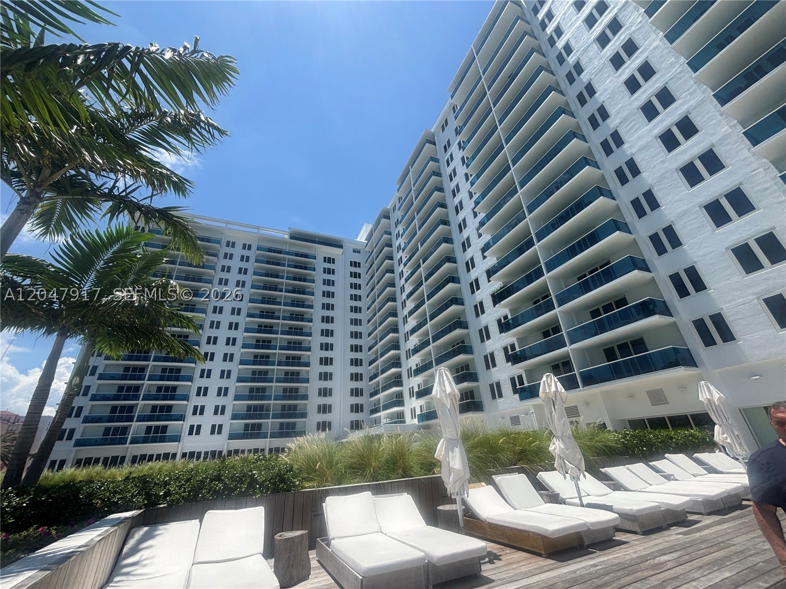 2301 Collins Ave 833 Property Photo 1