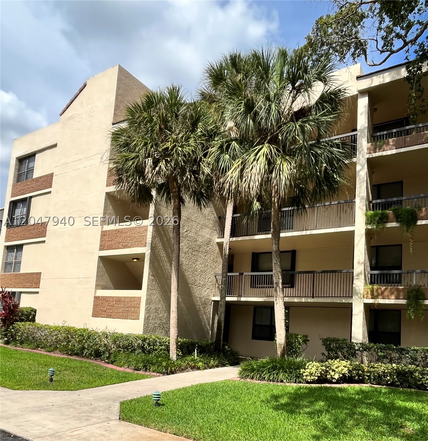 100 NW 76th Ave 102-2 Property Photo 1