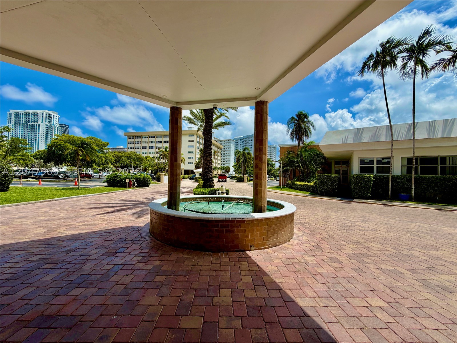 100 Golden Isles Dr 901 Property Photo 6