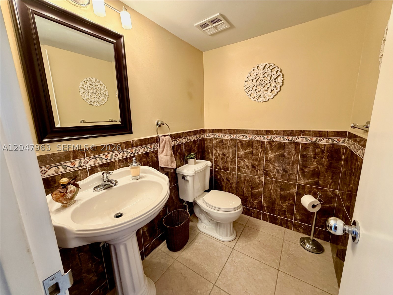 100 Golden Isles Dr 901 Property Photo 15