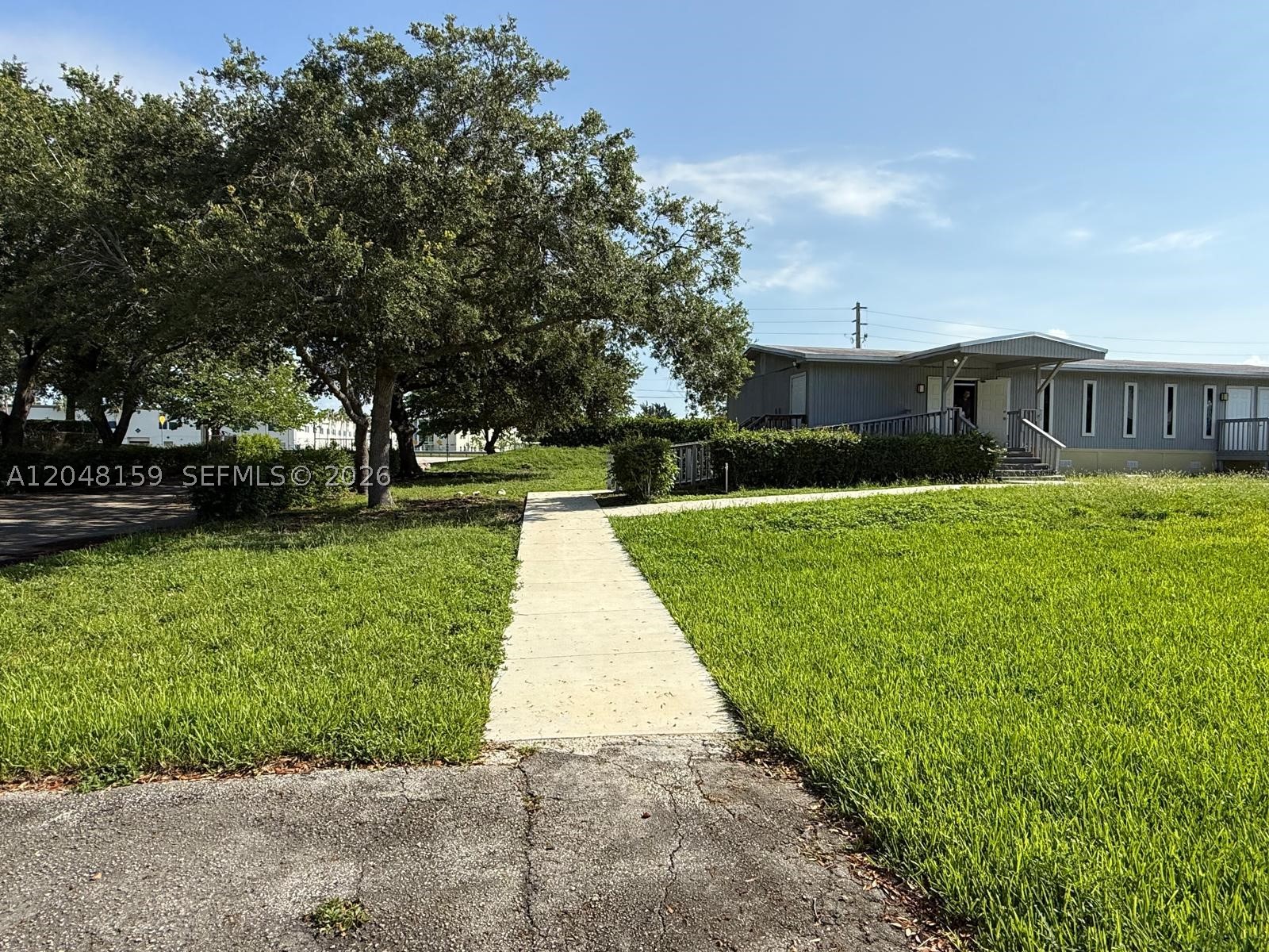 18500 Griffin Rd Property Photo 10